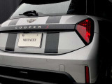 スポーティーなシルエットも素敵なデザイン!