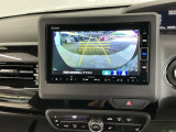 【バックカメラ】運転が苦手な方も車庫入れラクラクです!ギアをリバースに入れれば自動的に切り換わりますので、面倒な操作は不要です♪狭い駐車場もお車を傷つけず安心ですね!