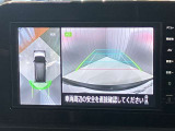 【アラウンドビューモニター】車を上から見下ろしているかのような映像で周囲の状況がひと目で確認、狭い駐車場に駐車するときも安心です♪