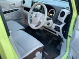 【ゆったりと運転してください】足元空間も広く、スムーズに乗り降りもいただけます♪