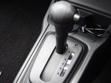 弊社保証では納車日から走行距離無制限で、消耗品を除く全ての部品を1年間保証します。(福祉車両に関して架装装置は保証対象外となります)(外国産車は距離5,000kmまで半年間)