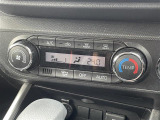 【オートエアコン】車内温度を感知して自動で温度調整をしてくれるのでいつでも快適な車内空間を創り上げます。