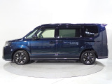 取り回しの良さをはじめ、縦列駐車やUターンなど、日常のシーンで使いやすさも追求。街中や狭い道でも、ボディの大きさを感じさせない扱いやすさです。