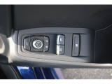 運転席側パワーウインドウは、オートアップ&ダウン機能付き。ワンタッチで自動開閉できます。開閉操作をロックする事も出来ます。
