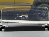 【ヘッドアップディスプレイ】運転席の視線上に車速などを表示してくれるので視線移動や、焦点の調整が軽減されます☆