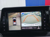 アラウンドビューモニターが装備されてるから、駐車場での車庫入れや、狭い道での走行もカメラで確認が出来るので安心。