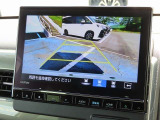バックモニター付きでガイドラインがモニターに表示され、車庫入れや縦列駐車などの際に役立ちます!