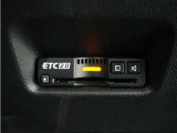 ◆ETC2.0装着◆進化したドライブ体験。料金収受システムだけだったETCが生まれ変わって、高速道路を賢く使うETC2.0に進化しました。多彩な情報サービスが便利で快適なドライブ体験を提供します。
