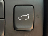 【パワーバックドア】スマートキーや運転席のボタンを押すだけでリアゲートが自動で開閉します!荷物を持っている時や、高い位置にあるバックドアを閉める際に便利な機能です♪