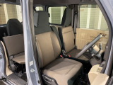 乗降がしやすい運転席。