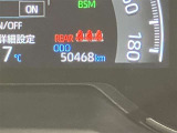 視認性に優れたメーターを採用しており、走行中でも車速や情報が分かりやすく表示されます。運転時の視線移動をむりのない範囲に抑え、快適で安心感のあるドライブをサポートします。