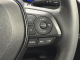 【レーダークルーズコントロール】従来のクルコンの機能に加え、先行車に接近すると、安全な車間距離を保ちながら先行車の車速に合わせ追従するシステム。