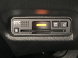 ハンドルの左下にETCがついています。高速道路の料金所の通過も楽々です。 カードの取り出しもしやすい場所についています。