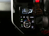 オートエアコンは、常にお好みの温度に調整ができ車内を快適な空間に保ってくれます。