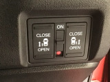 【両側パワースライドドア】両側がパワースライドドアになっており、運転席のスイッチやスマートキーでも開閉が可能です!開口部も広いので乗り降りも楽々♪
