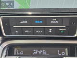 AUDIOや現在地などをワンタッチで操作できる専用パネル。物理ボタン式で、走行中でも直感的に扱いやすい設計です。