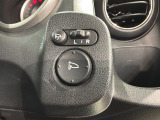 狭い駐車場で便利な電動格納ドアミラーが付いています。