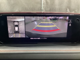 狭い場所での駐車やすれ違いなどでより的確な運転操作に役立つ360&deg;ビューモニターが装備されています。