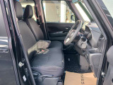 運転席側から観たフロントシートのイメージです。