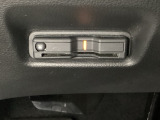 ハンドルの左下にETCがついています。高速道路の料金所の通過も楽々です。 カードの取り出しもしやすい場所についています。