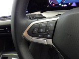 Travel Assist。設定した速度を上限に自動で加減速し、一定の車間距離,およ走行レーンを保つことでロングドライブの疲労を軽減します。