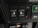 【両側パワースライドドア】両側がパワースライドドアになっており、運転席のスイッチやスマートキーでも開閉が可能です!開口部も広いので乗り降りも楽々♪