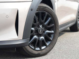 MINI認定中古車は360&deg;を徹底的にチェック。エンジンやトランスミッション、電気系統やコンピュータ・システムなどを詳細に点検。交換基準に達した部品は整備した後にご納車いたします。