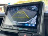 バックモニター装備。画面にて後方の確認が行えるので、バック駐車や車庫入れの際には重宝します。車の運転に慣れない方でも安心のガイドライン表示機能付。