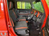 運転席シート廻りは使用感も少なく、良好な状態となっています。前オーナー様が丁寧に使っていたことがよくわかりますね。