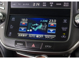 使いやすさや安全性を追求したステアリング周り!高級車ゆえにスイッチ類が多いのも特徴ですね!考え尽くされた配置ですぐに使いこなす事が出来ますのでご安心下さい!是非、体感してみて下さい!!