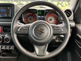 【純正革巻きステアリング】上質な革を使用することで、手にしっかり馴染みとても運転しやすいハンドルです♪