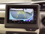 【バックカメラ】切り替え可能バックカメラです。ノーマルビューに、両サイドから車や歩行者がいないか確認しやすいワイドビュー、ギリギリまでバックしたい時にトップダウンビューと画面タッチで切り替え出来ます