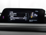 リアバンパーの内側に設置したセンサーで側方・後方からの車両接近を感知し、ドアミラーの鏡面に備えたインジケーターの点滅でドライバーに通知♪ドライバーの安全確認をサポート致します。