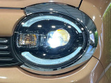 【LEDヘッドライト】悪天候や夜間走行時も良好な視界を確保し安心して運転できる高輝度LEDヘッドライトを装備!点灯速度が早く、消費電力も抑えられています。