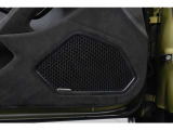 Lamborghini Sensonumがオプション装備。良質なサウンドが室内をより一層快適な空間に仕立て上げます。