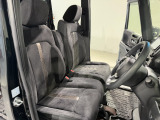 運転席と助手席がつながった構造なので、狭い駐車場でも助手席側からスムーズに降りれます♪