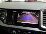Audiでは独自の基準をクリアした車だけをAudi認定中古車として認めています。全ての条件を満たした車だけが、認定資格を持つテクニシャンの手による100項目にも及ぶ点検・整備を受け、お客様のもとへ届けられます。