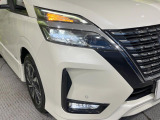 【LEDヘッドライト】悪天候や夜間走行時も良好な視界を確保し安心して運転できる高輝度LEDヘッドライトを装備!点灯速度が早く、消費電力も抑えられています。