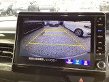 【バックカメラ】運転が苦手な方も車庫入れラクラクです!ギアをリバースに入れれば自動的に切り換わりますので、面倒な操作は不要です♪狭い駐車場もお車を傷つけず安心ですね!