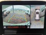 車両を真上から見た様な視点のパノラミックビューモニターを搭載しています。後方の死角だけでなく左右や前方の障害物の発見も容易になります。車載カメラの視点切替スイッチで様々な視野表示切替も可能です。