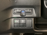 ハンドルの左下にETCとHondaセンシング用の、VSA(ABS+TCS+横滑り抑制)解除スイッチなどがついています。高速道路の料金所の通過も楽々です。 カードの取り出しもしやすい場所についています。