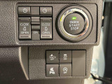 様々な車両情報を表示できるTFTマルチインフォメーションディスプレイを中央に配した視認性の高い大型2眼メーターです