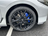 7つの先進機能で走行時も停車時も安心・快適に。●衝突軽減ブレーキ●アダプティブ・クルーズ・コントロール●車線維持支援システム●路外逸脱抑制機能●誤発進抑制機能●先行車発進お知らせ機能●標識認識機能