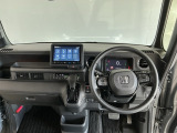【前方視界】開放的な前方視界!運転がしやすく疲れにくいです♪窓が大きく、見通しがとっても良いおクルマですよ♪