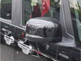 【ドアミラーウインカー】ドアミラーにウインカーを装備しています。対向車に自身の進行方向を合図し安全に運転できます。