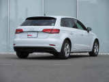 Audiが指定する独自の条件を全て満たした車だけが、認定資格を持つテクニシャンの手による100項目にも及ぶ点検・整備のプロセスを受け、お客様のもとへ届けられます。