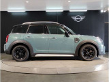 ☆MINIの車の始まりは大人四人がギリギリ乗れるコンパクトな車です!!今となっては3ナンバーですが、もともとは5ナンバーの車でした!!