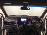 【前方視界】開放的な前方視界!運転がしやすく疲れにくいです♪窓が大きく、見通しがとっても良いおクルマですよ♪