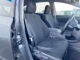 運転席まわりには十分なスペースがあり、大柄な方でもゆったり運転していただける環境です。
