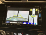 リバースギアに入れるだけで後方の表示へ切り替わります。夜間や雨の日の駐車も楽になりますよ。